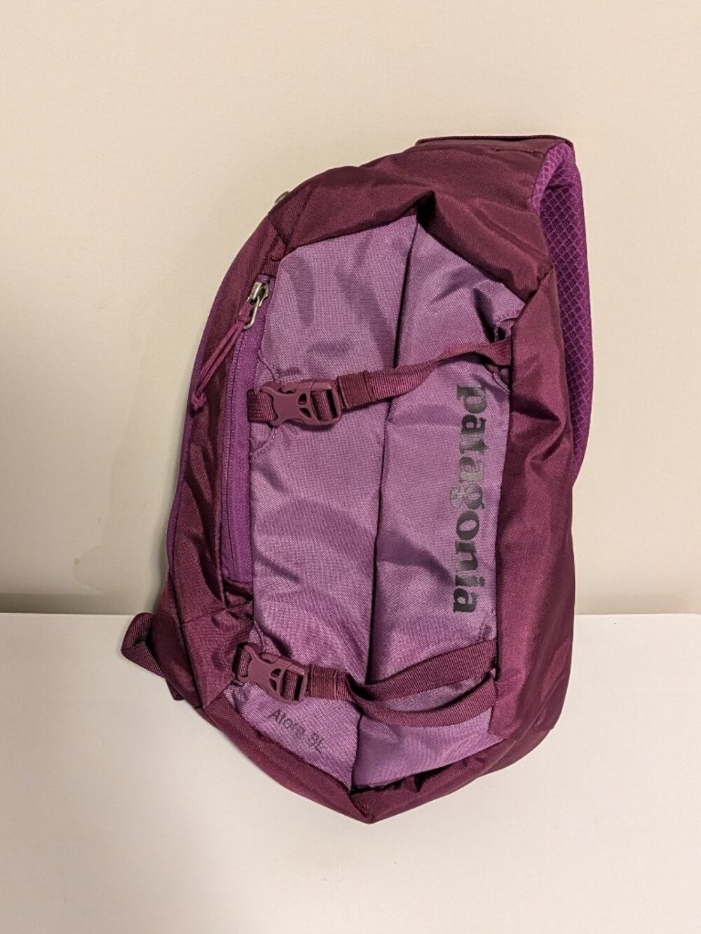 Patagonia Atom 8L Sling Bag Daypack, Purple